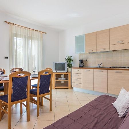Beautiful Apartment In Porec With Kitchen Экстерьер фото