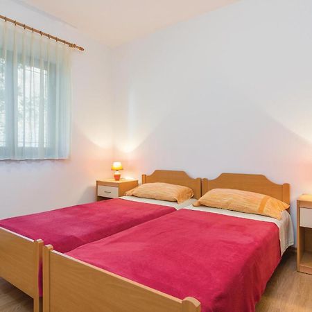Beautiful Apartment In Porec With Kitchen Экстерьер фото