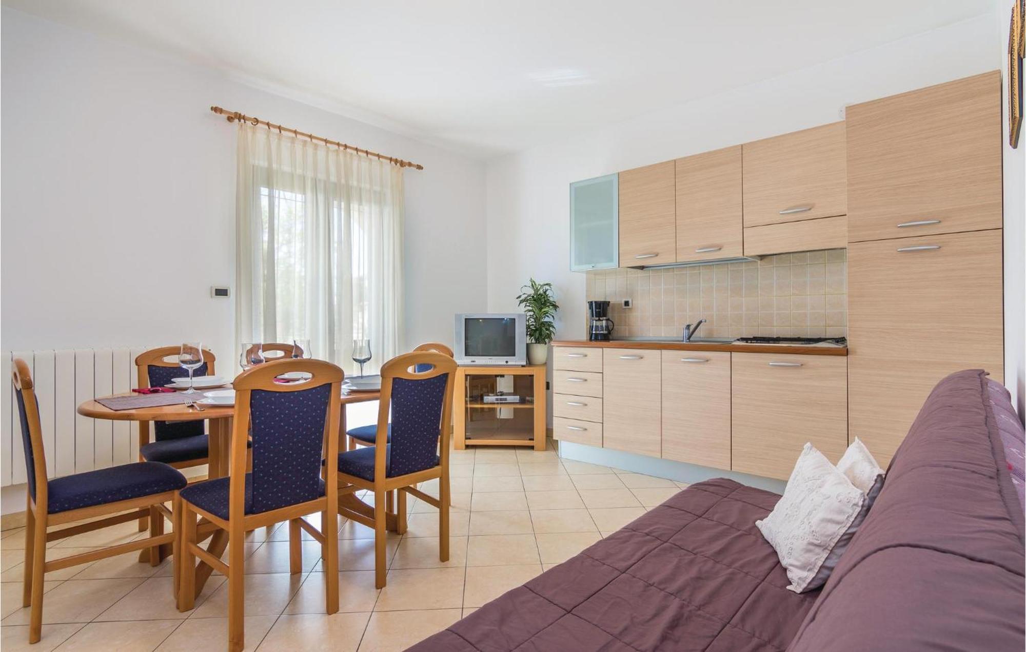 Beautiful Apartment In Porec With Kitchen Экстерьер фото
