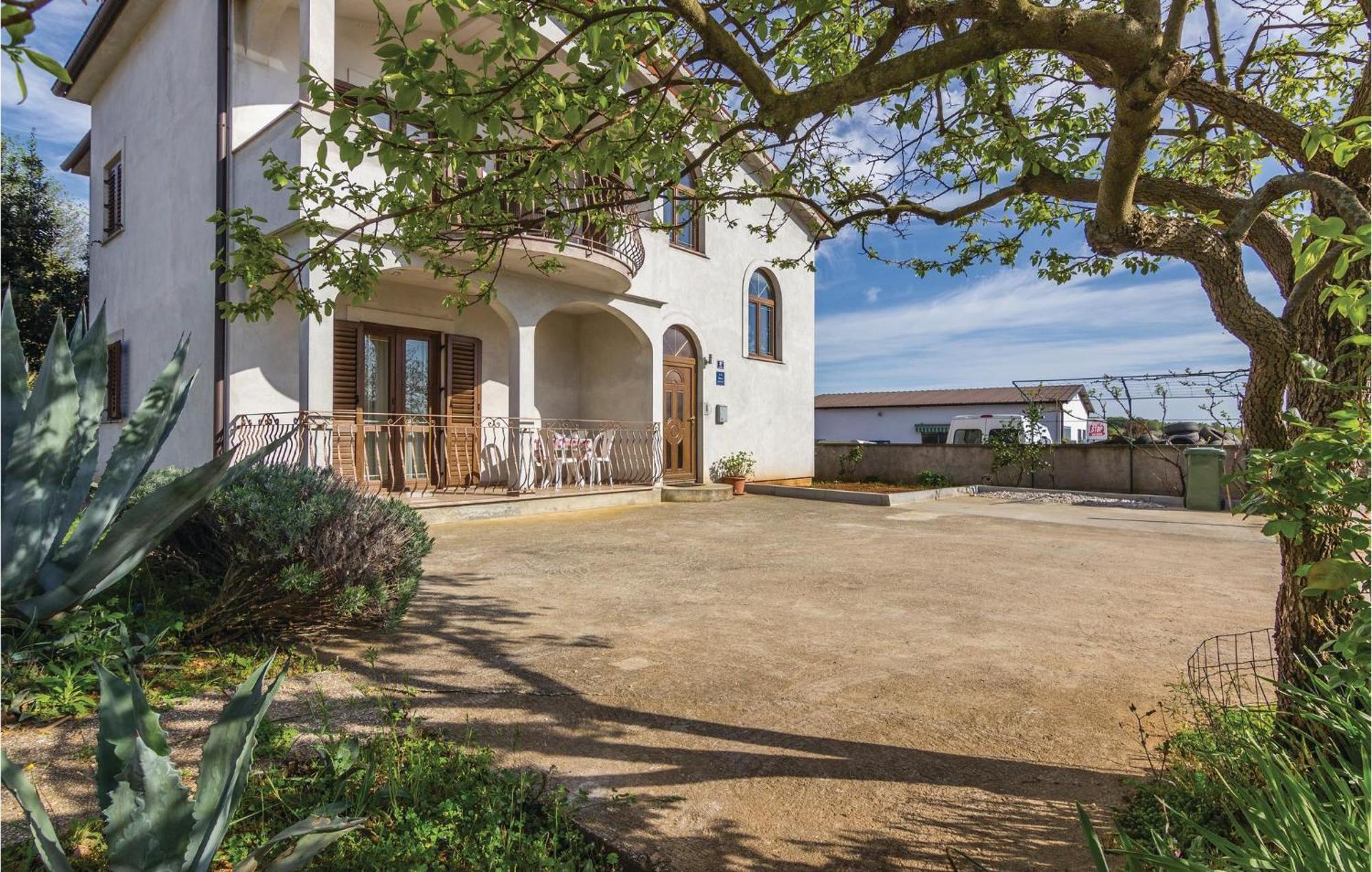 Beautiful Apartment In Porec With Kitchen Экстерьер фото