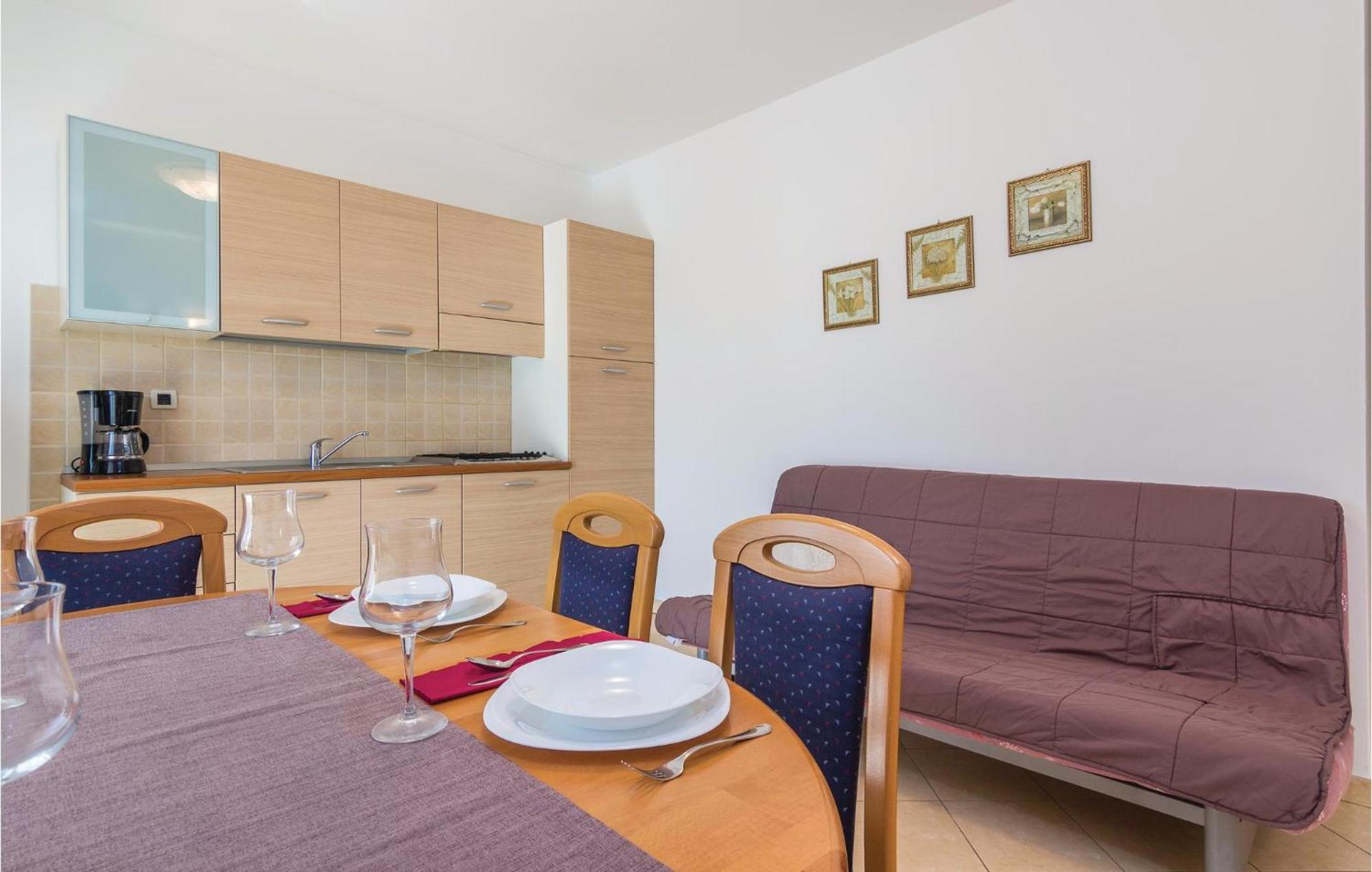 Beautiful Apartment In Porec With Kitchen Экстерьер фото