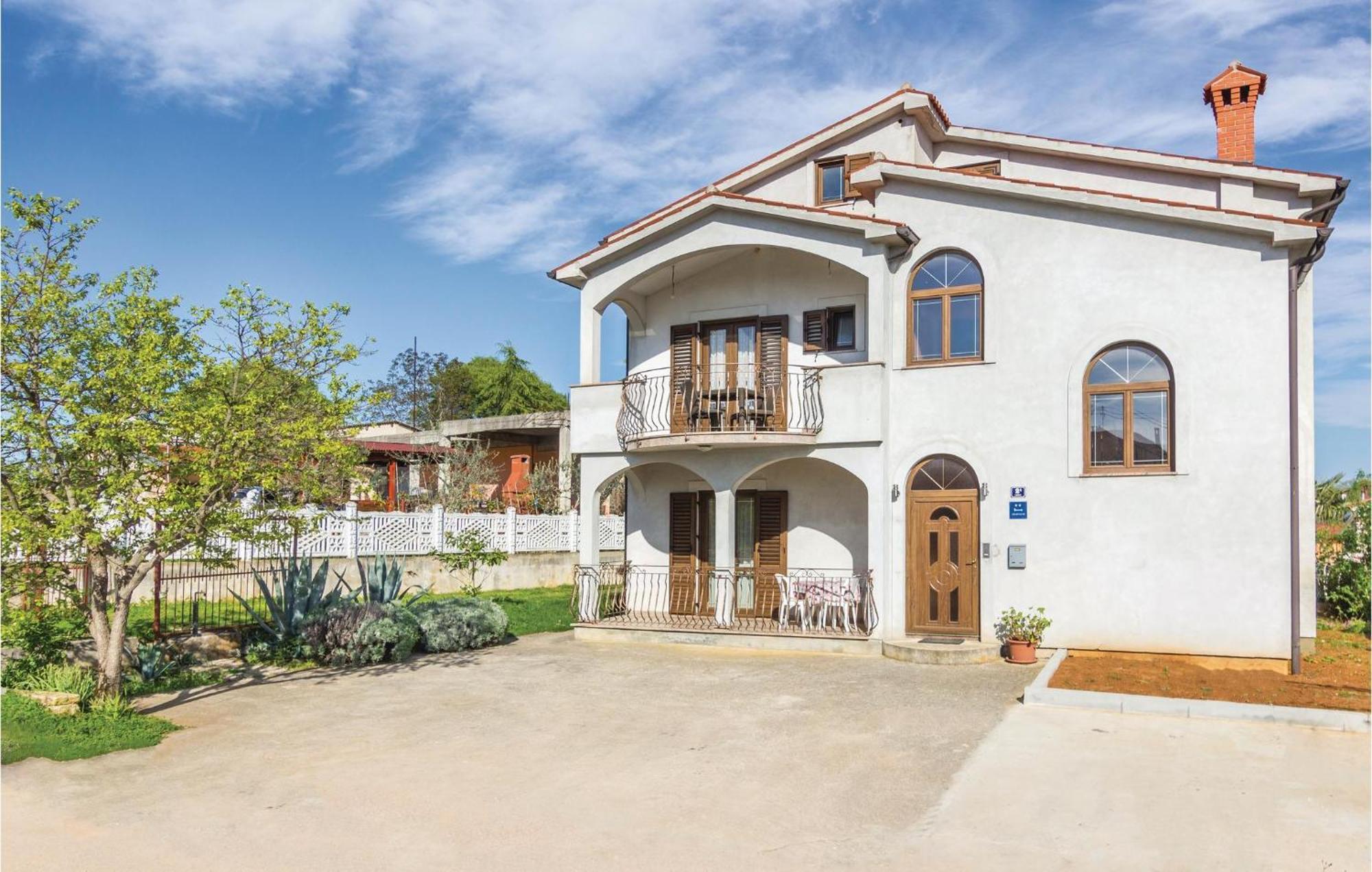 Beautiful Apartment In Porec With Kitchen Экстерьер фото